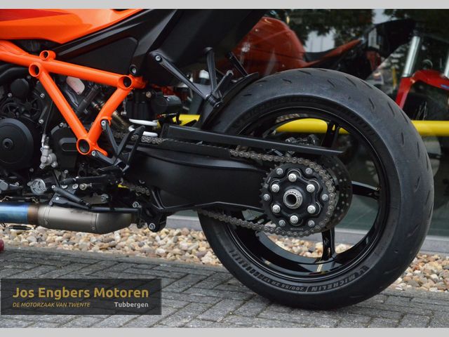 ktm - 1390-super-duke-r
