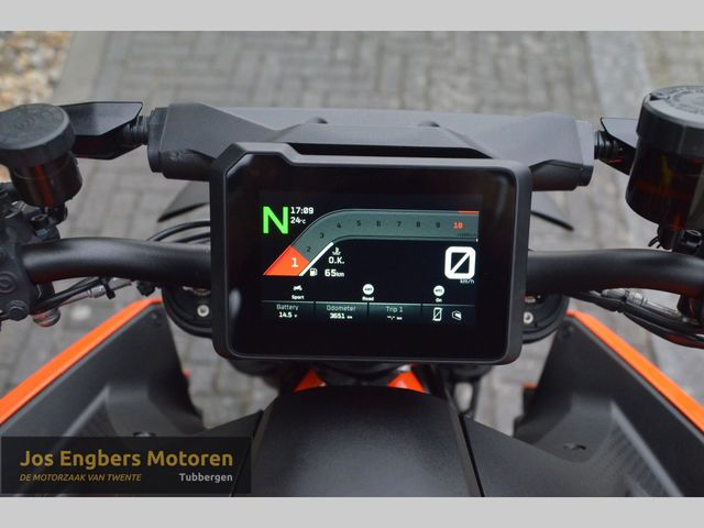 ktm - 1390-super-duke-r