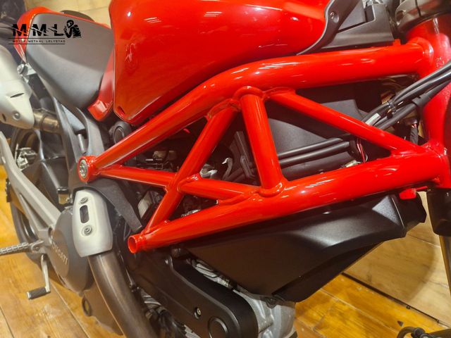 ducati - monster-696