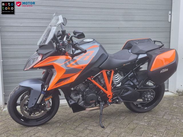 ktm - 1290-super-duke-gt