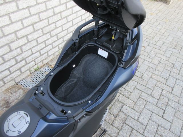 yamaha - tmax-560