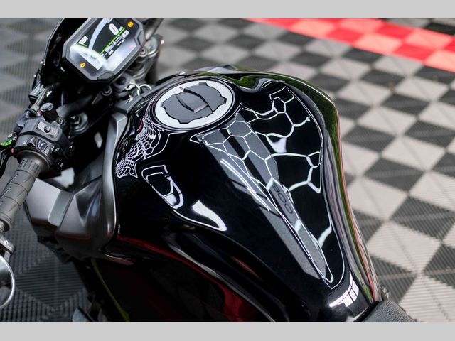 kawasaki - z900