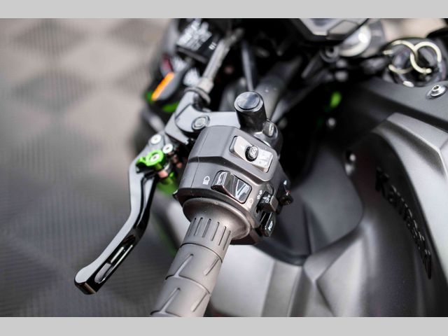 kawasaki - z900