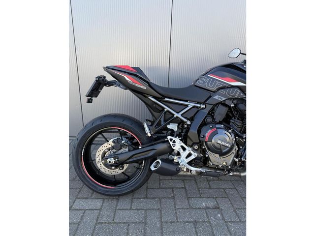 suzuki - gsx-8s