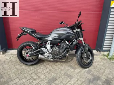 YAMAHA MT 07 – foto 4