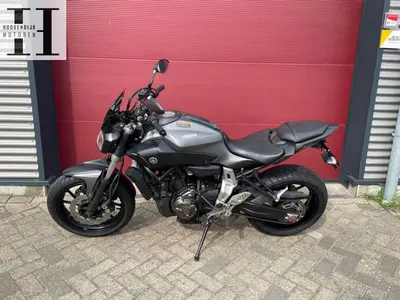 YAMAHA MT 07 – foto 3