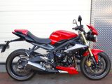 TRIUMPH STREET TRIPLE 675
