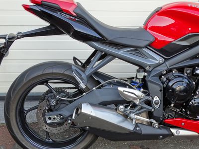 TRIUMPH STREET TRIPLE 675 – foto 3