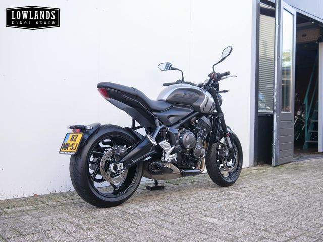 triumph - trident-660