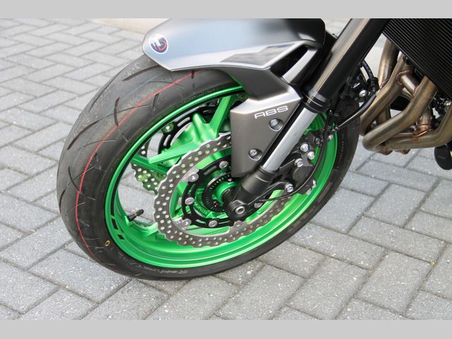kawasaki - z900