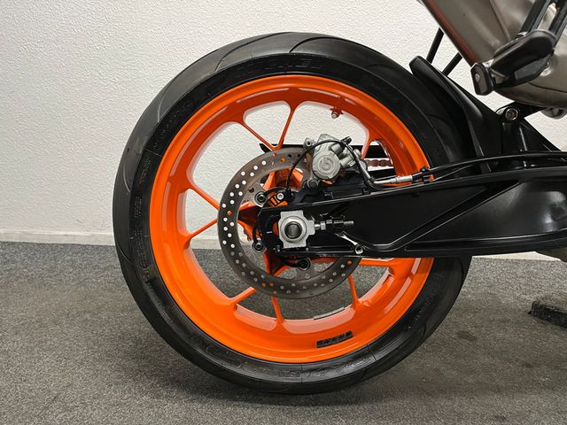ktm - 890-duke-r