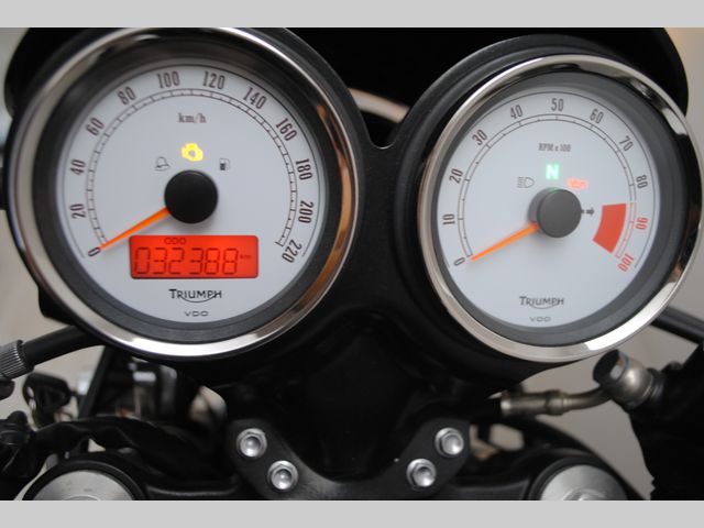 triumph - thruxton-900