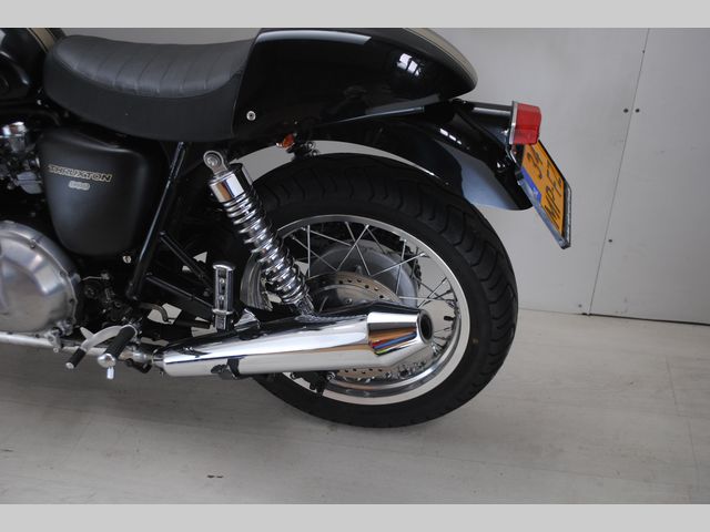 triumph - thruxton-900