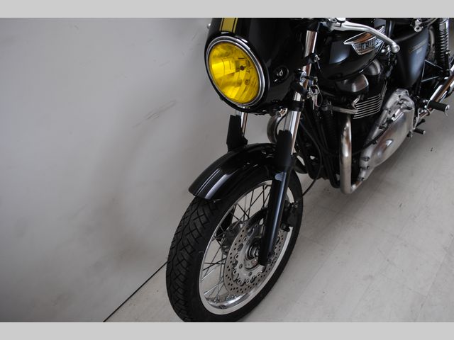 triumph - thruxton-900