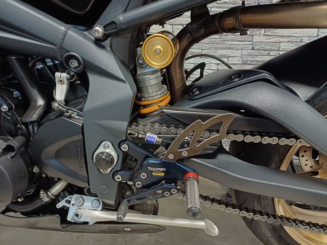 triumph - street-triple-r