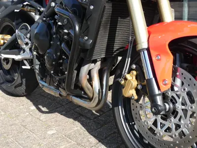 TRIUMPH STREET TRIPLE 675 – foto 3