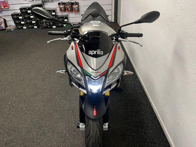 aprilia - tuono-v4-r-aprc