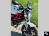 DUCATI MONSTER 696