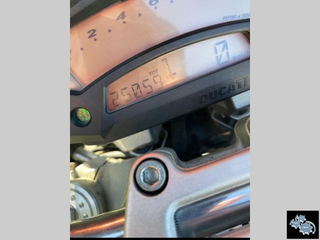 ducati - monster-696