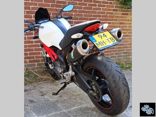 ducati - monster-696