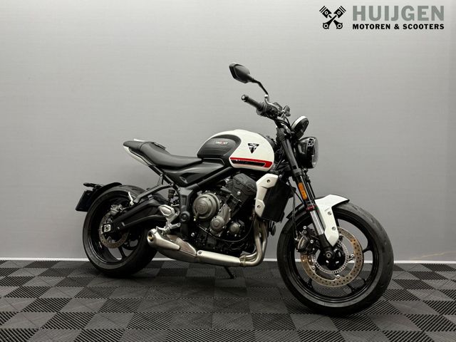 triumph - trident-660