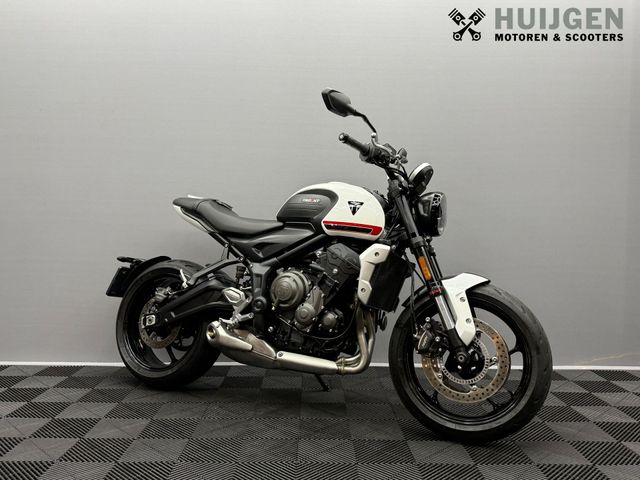 triumph - trident-660