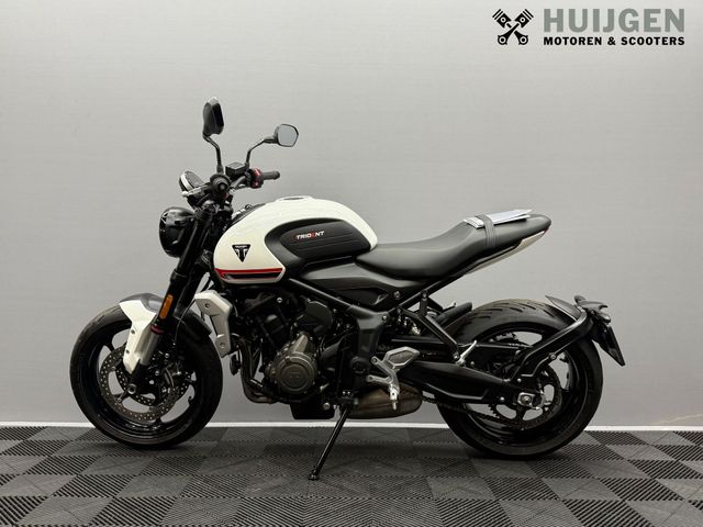 triumph - trident-660