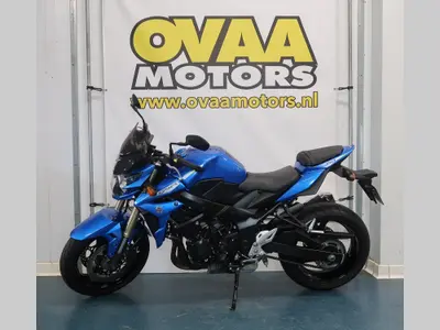SUZUKI GSR 750 A – foto 3