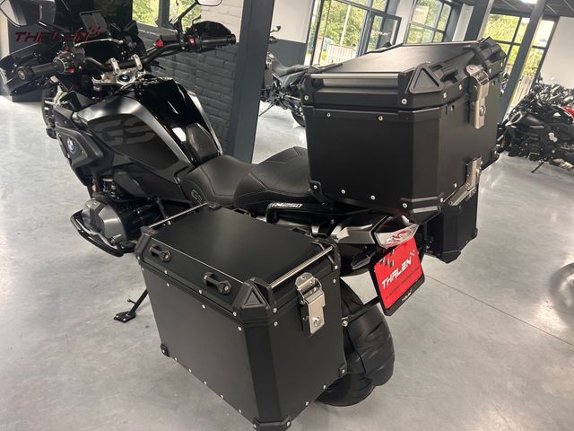 bmw - r-1250-gs-triple-black