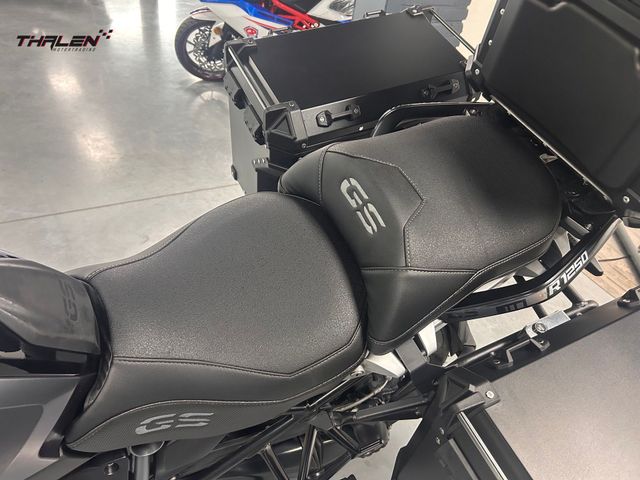 bmw - r-1250-gs-triple-black