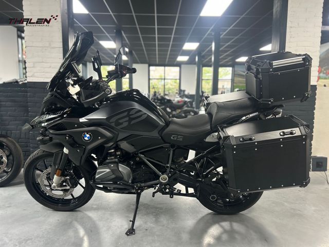 bmw - r-1250-gs-triple-black