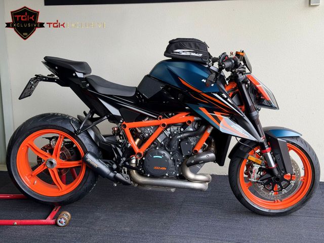 ktm - 1290-super-duke-r