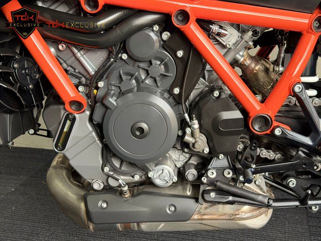 ktm - 1290-super-duke-r