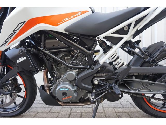 ktm - 390-duke