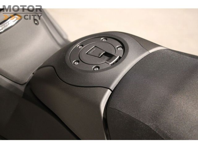 yamaha - tmax-tech-max-560
