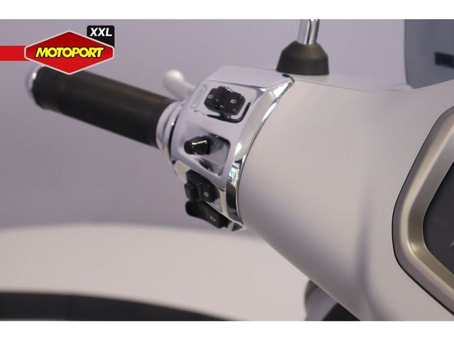 vespa - gts-super-tech-300