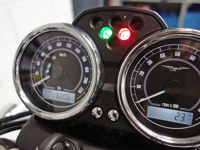 moto-guzzi - v-7-classic