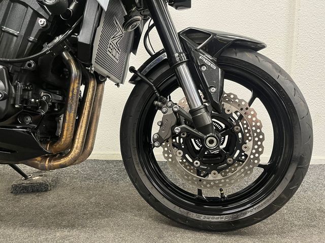 kawasaki - z900