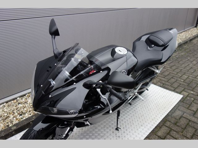 yamaha - yzf-r1