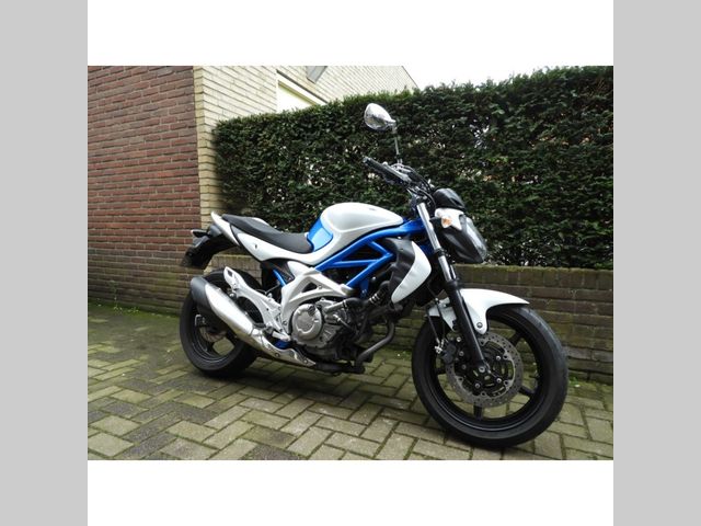 suzuki - gladius