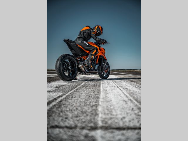 ktm - 1390-super-duke-r-evo
