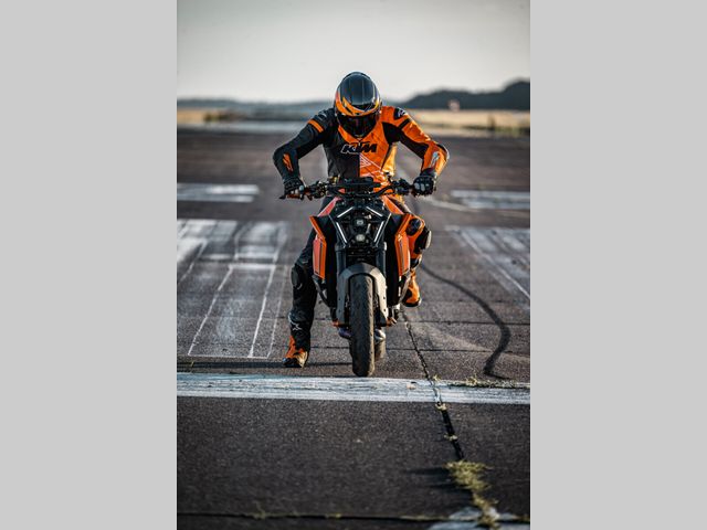 ktm - 1390-super-duke-r-evo