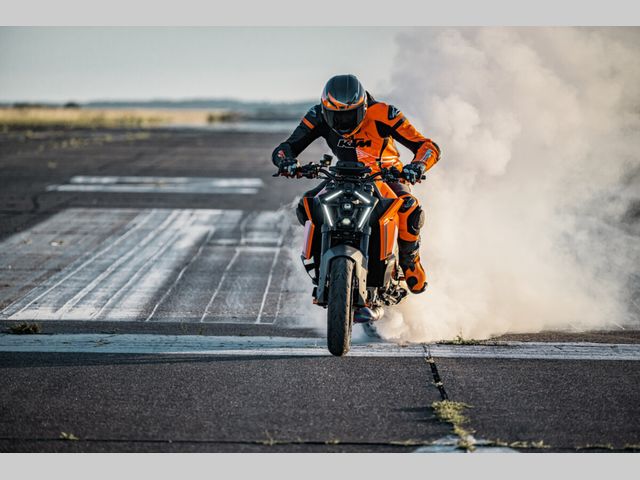 ktm - 1390-super-duke-r-evo