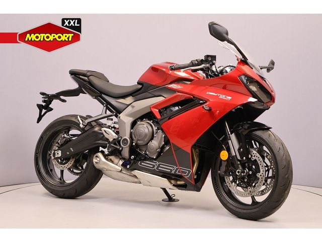 triumph - daytona-660