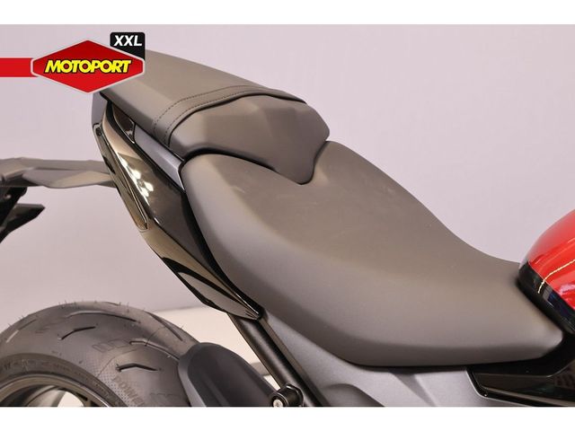 triumph - daytona-660