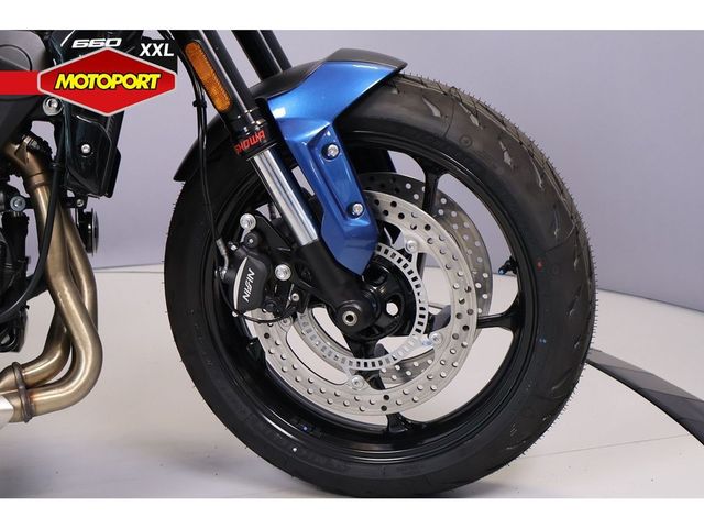 triumph - trident-660