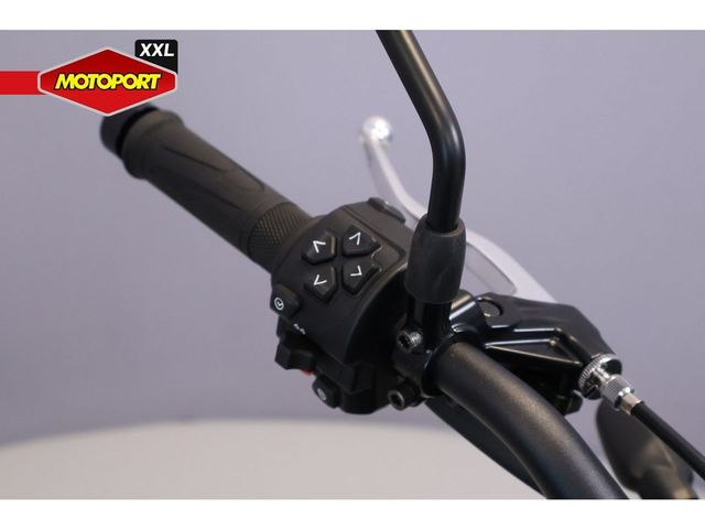 triumph - trident-660