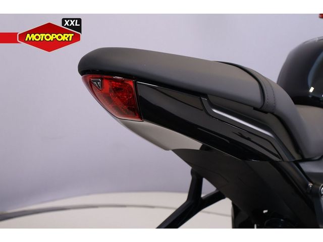 triumph - trident-660