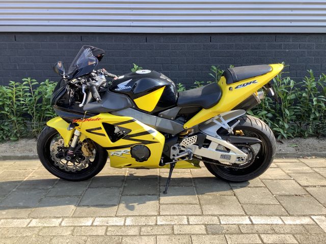 honda - cbr-900-rr-fireblade