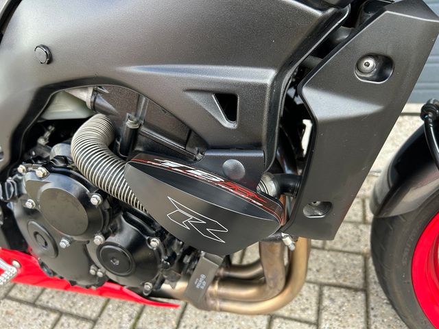 suzuki - gsr-600